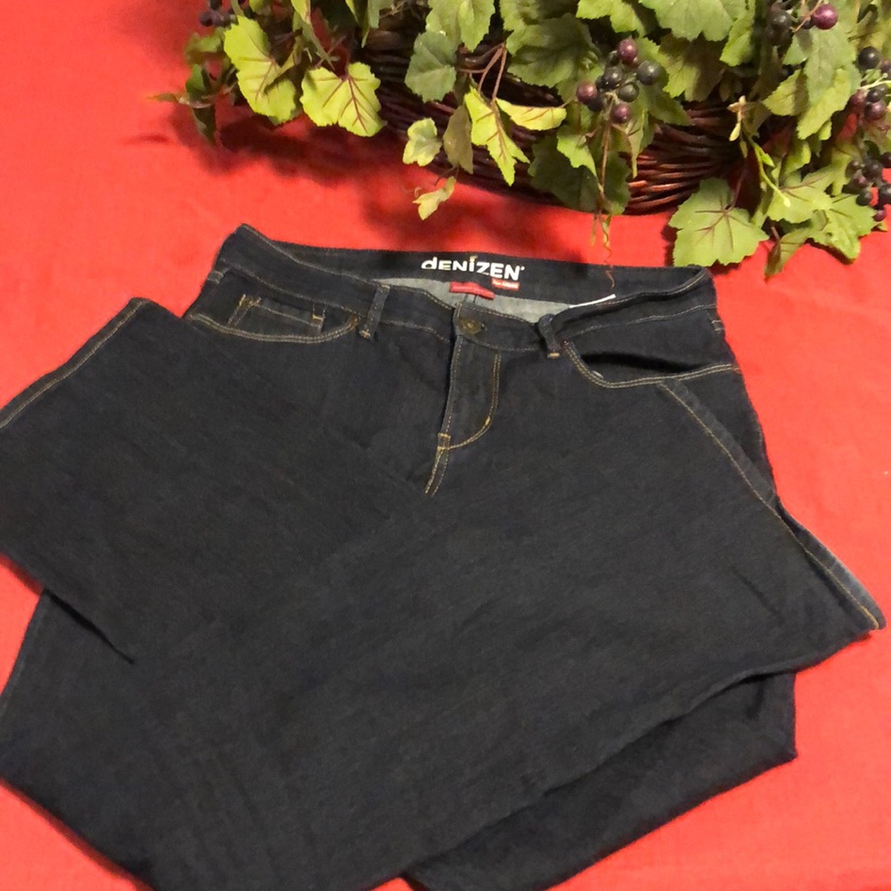 💙Slimming Denizen dark blue boot cut jeans sz 10